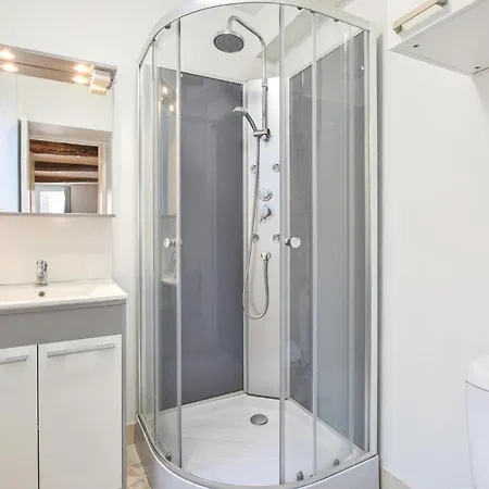 1 Bedroom Awesome In Lägenhet Dieppe