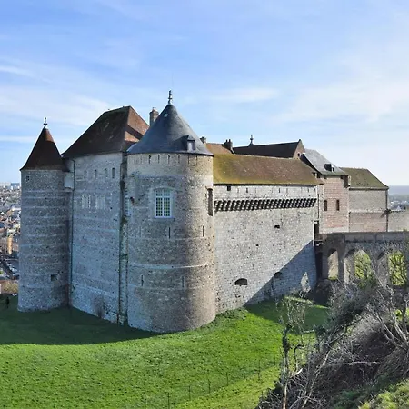 Lägenhet 1 Bedroom Awesome In Dieppe